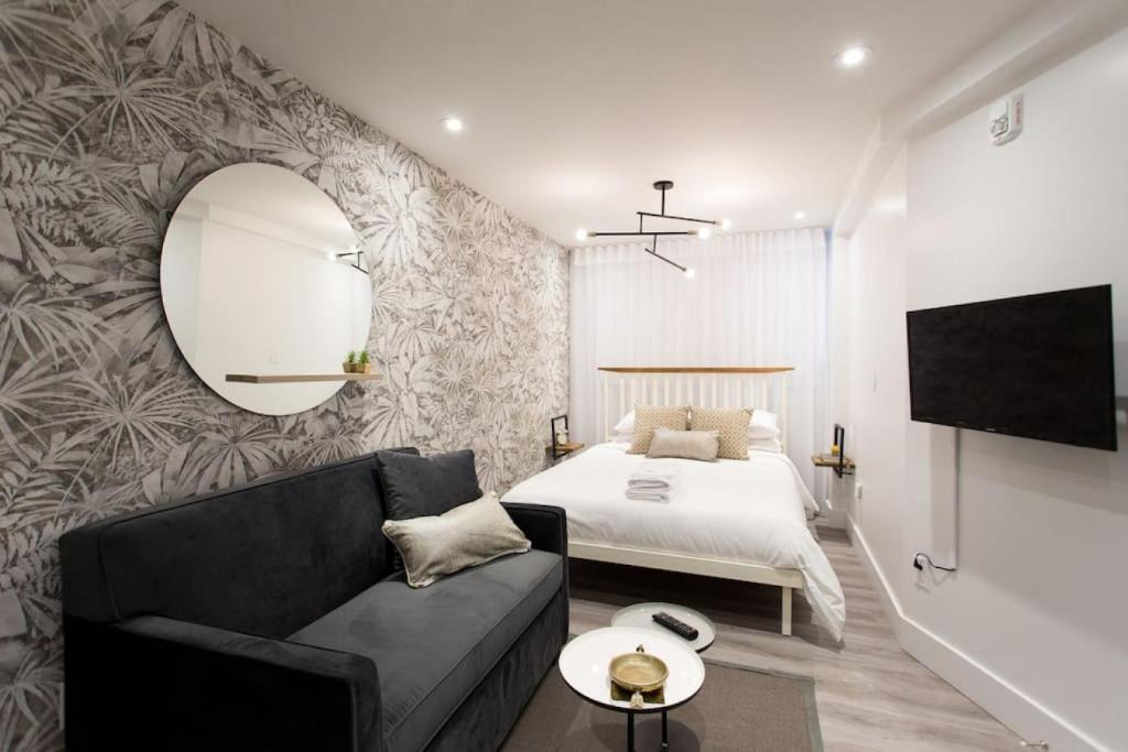 Little Italy Apartment | 6768 - 102 Cozy and Fresh Mini Studio with kitchen by Denstays