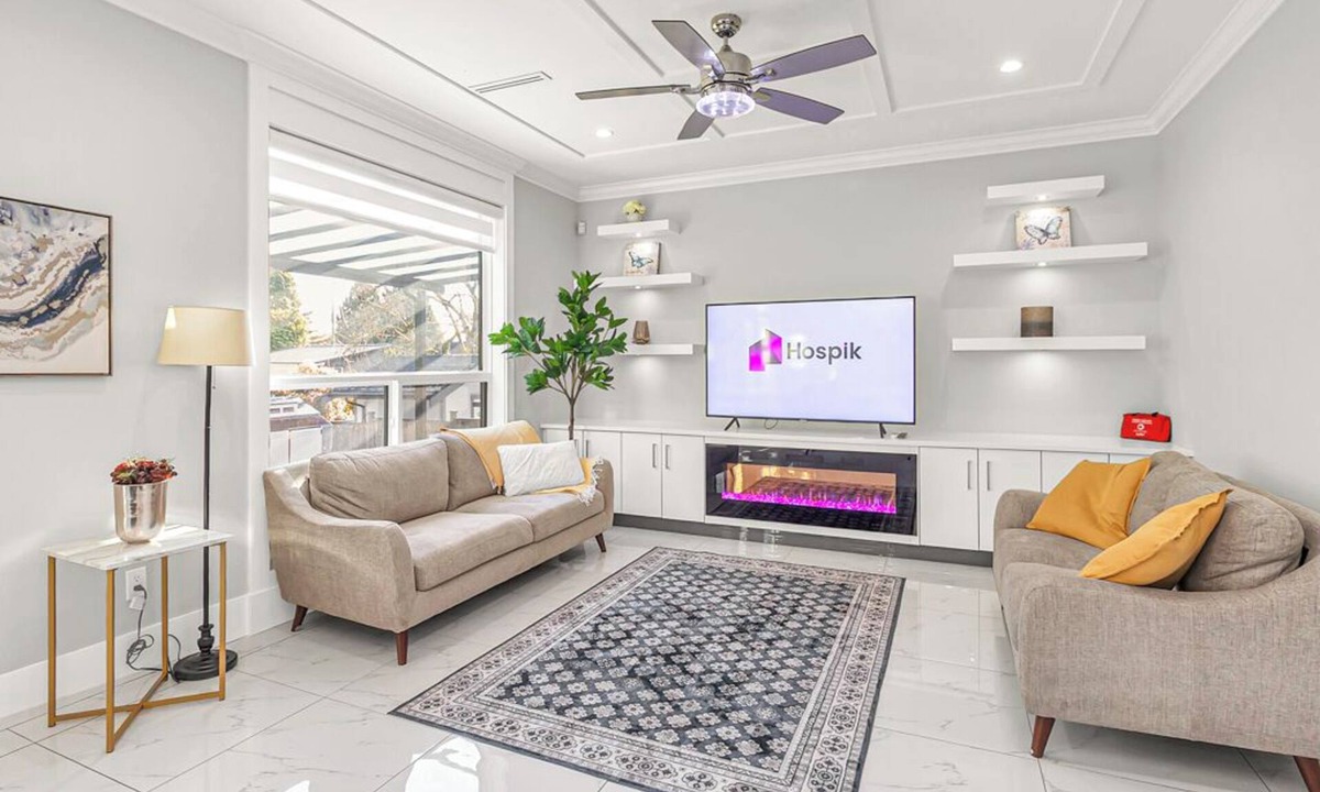 South Surrey House | 8BR New Luxury Home HVAC 3 km to White Rock Beach