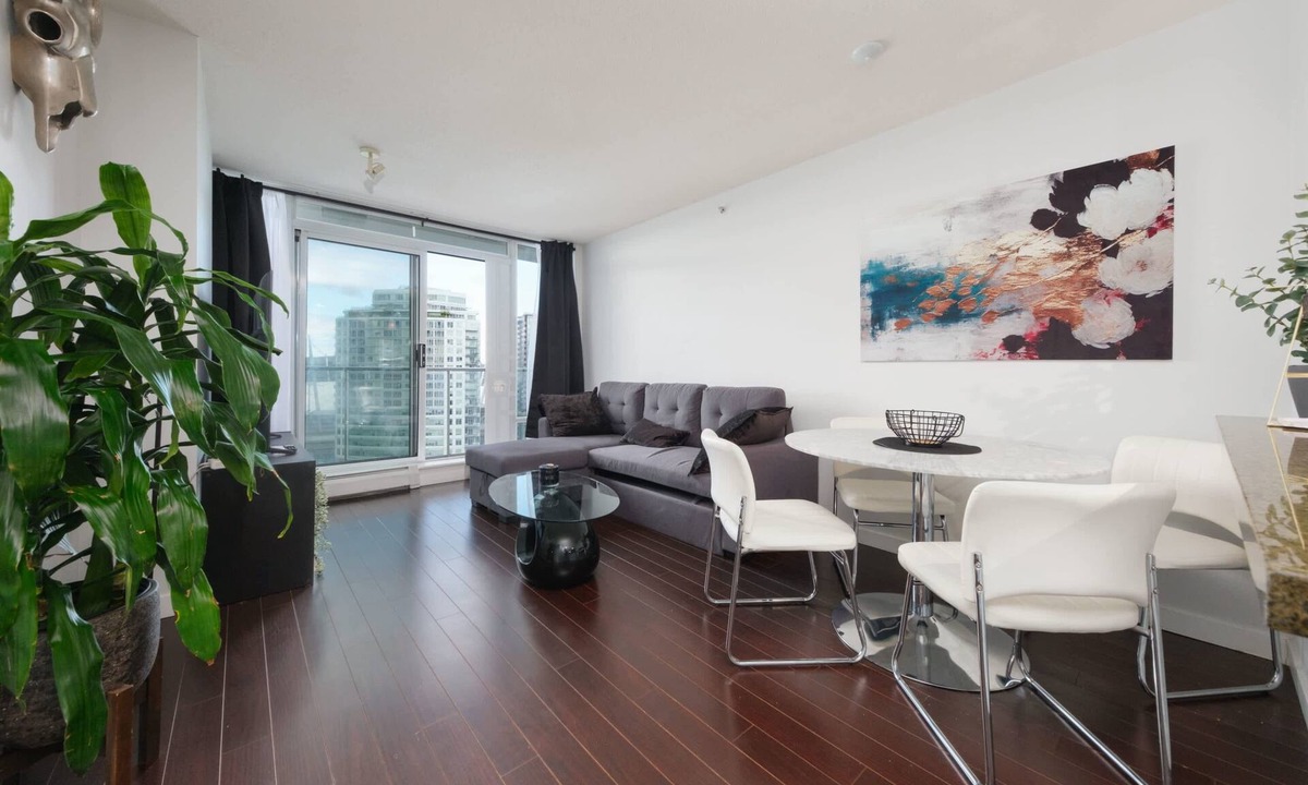 Crosstown Apartment | 99 Walk Score Paradise Apartment with Sauna, Pool & Jacuzzi
