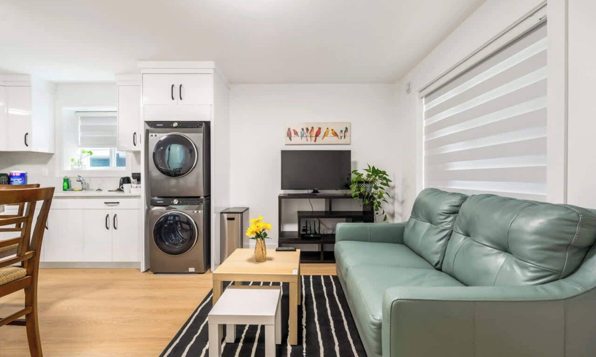 Surrey House | A cozy and stylish 2-bedroom retreat