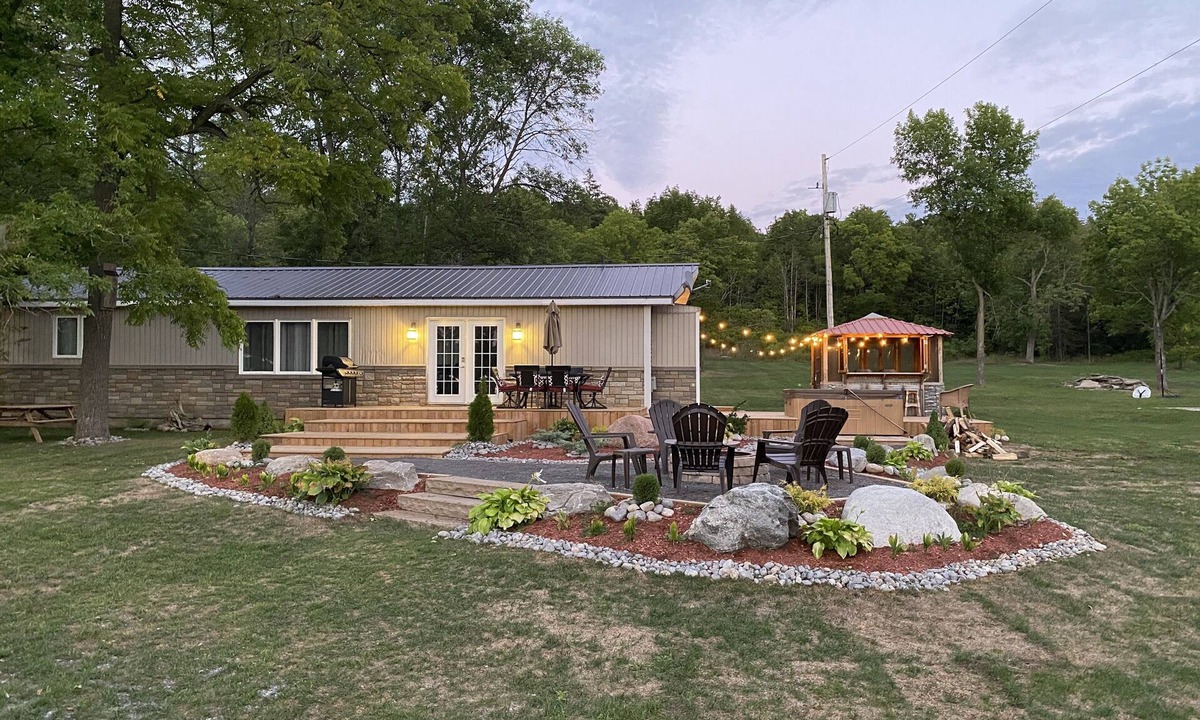 Campbellford House | A Resort Style Stay