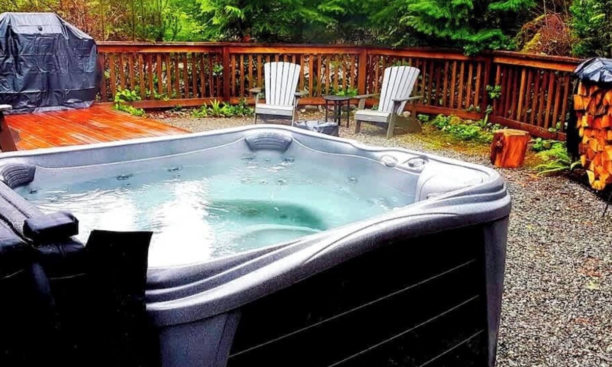 Port Renfrew Apartment | A slice of paradise with Hot Tub - Pet Friendly