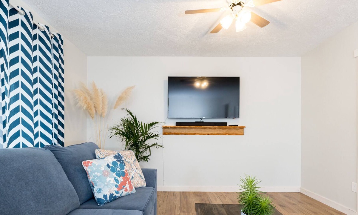 Cumberland House | A spacious stylish getaway, with hot tub!