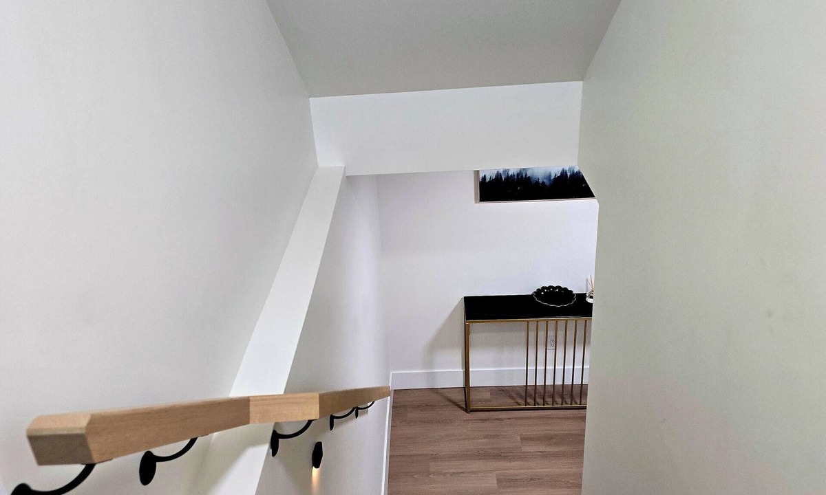 Moncton Apartment | A Traveler's Haven Close to restaurants popular & fun-filled convergence points.