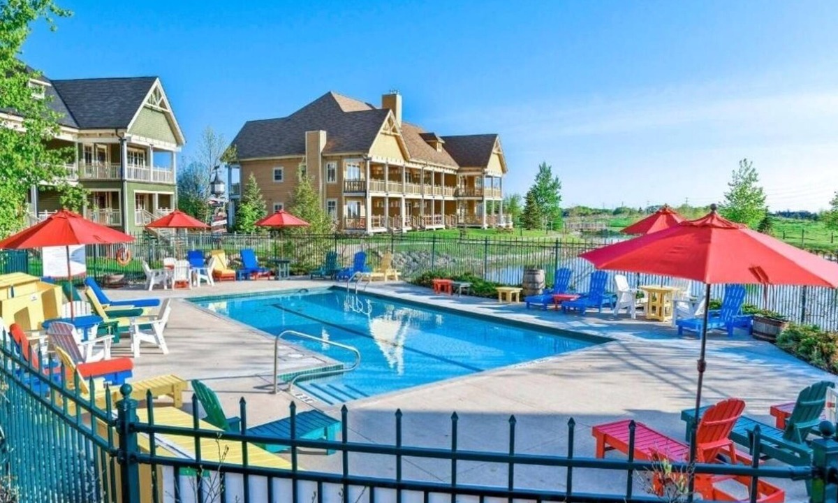 The Blue Mountains Hotel | Adventure-Ready Mountain Retreat w/Seasonal Pool, Hot Tubs & Hiking Trails