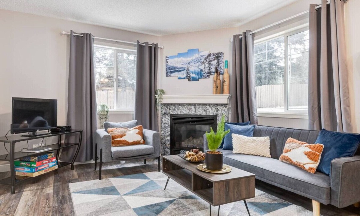 Harvie Heights Condo | Affordable Family Getaway Sleeps 8!