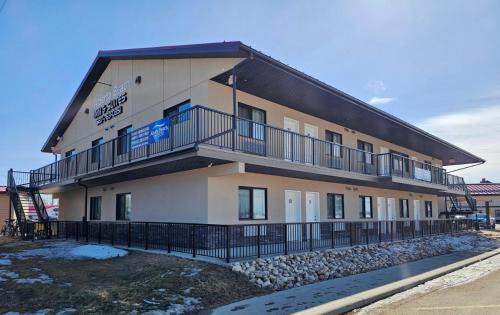 Alberta Beach Hotel | Alberta Beach Inn and Suites