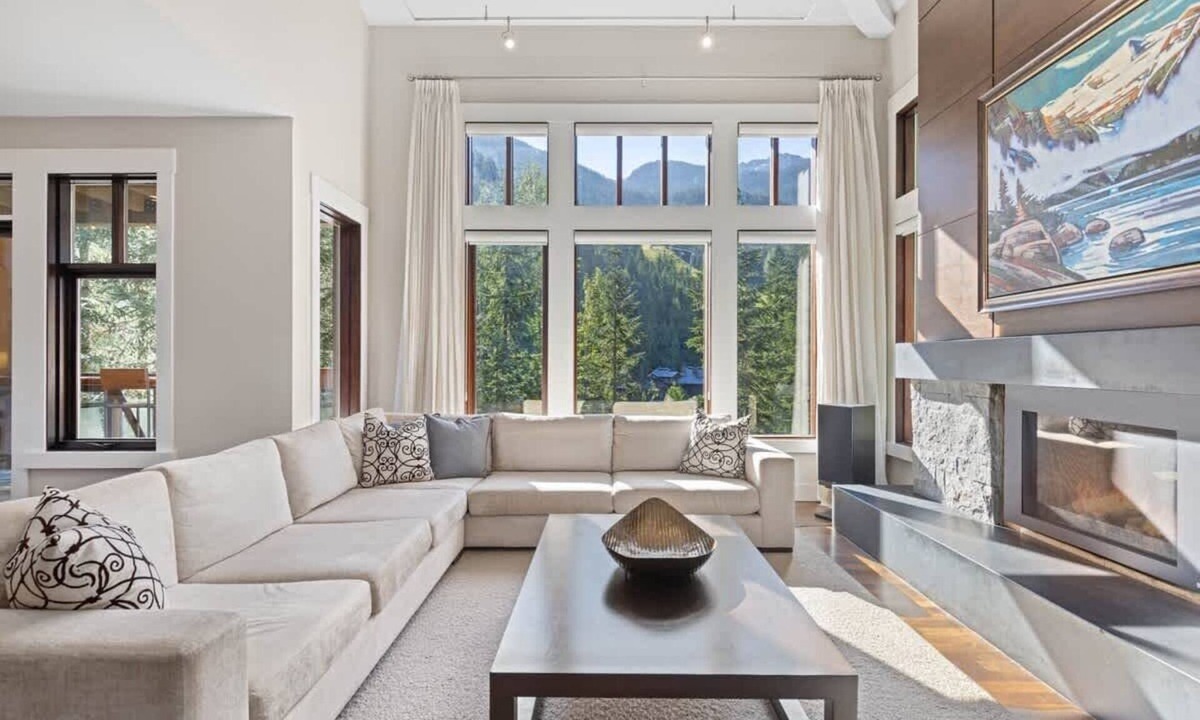 Nordic Estates House | Alpine chalet near bike park w/AC, hot tub
