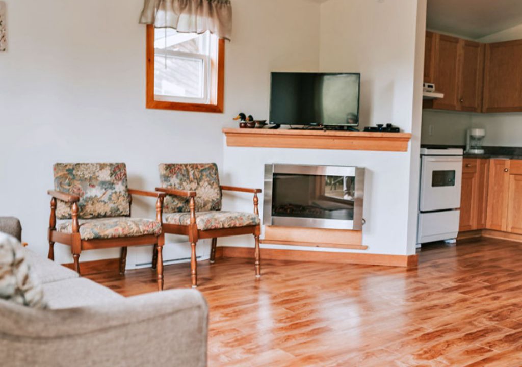 Hubbards Cabin | Anchorage House & Cottages - Black Point Cottage