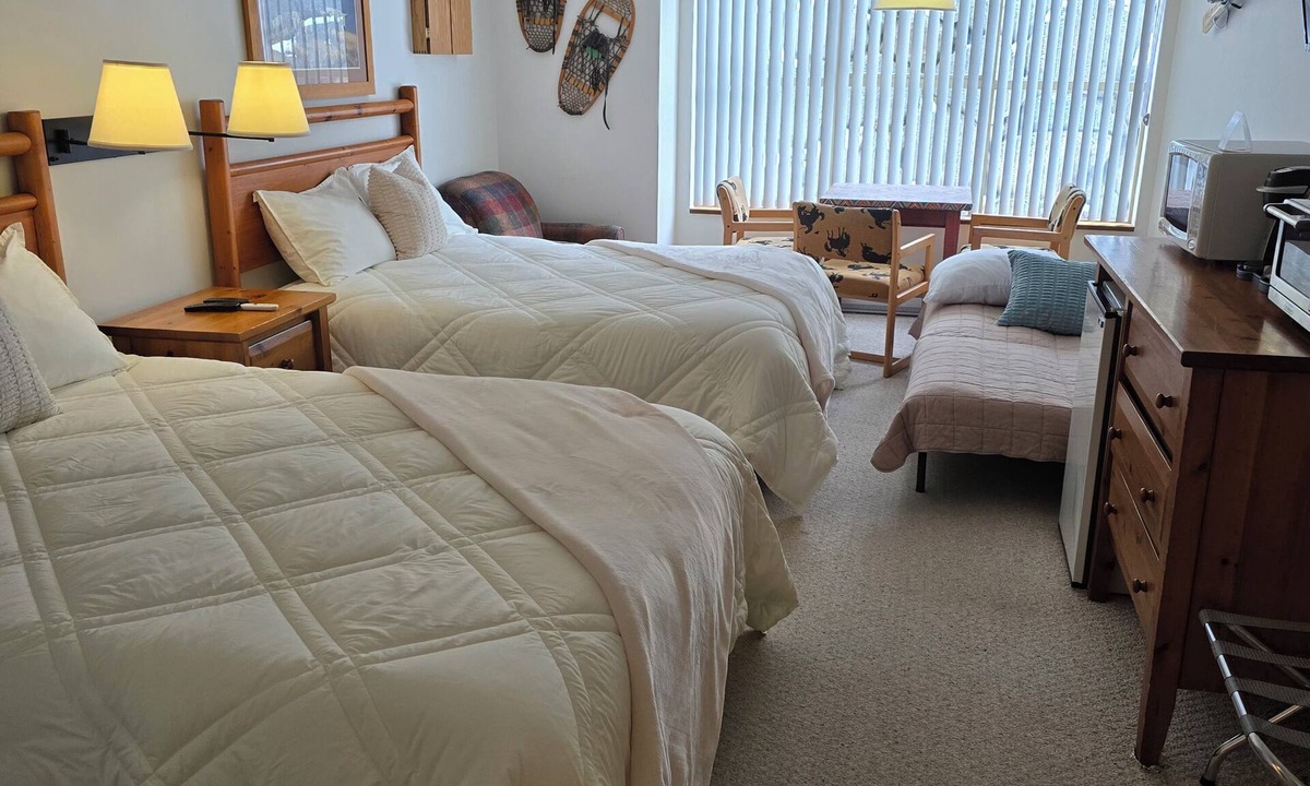 Apex Mountain House | Apex Inn 223 sleeps 5. Ski in/Ski out. Steps to Apex Resort Village