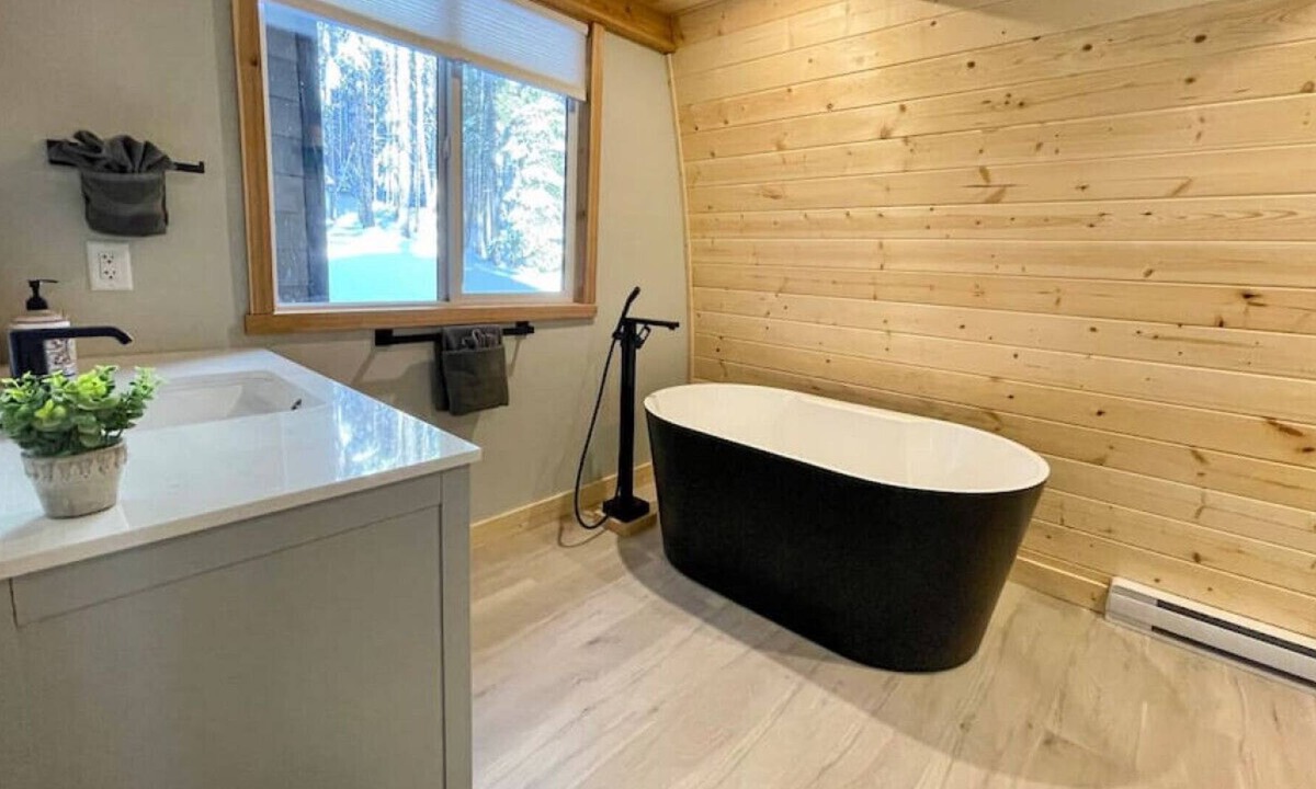 Apex Mountain House | Apex Mountain ~ The Stroh-Bar ~ Cozy and Elegant