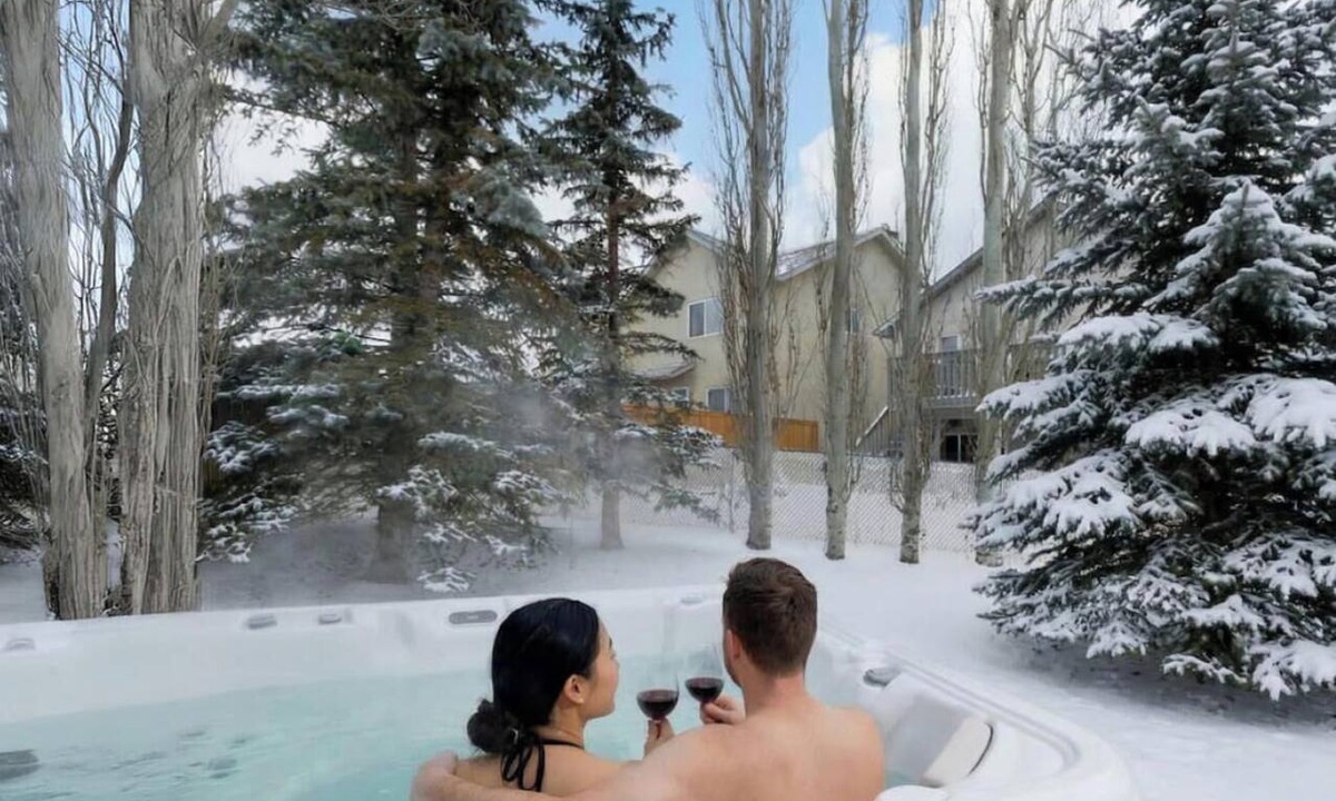 Arbour Lake Condo | Arbour Lake 3BR2BA Family Retreat w/Hot Tub, Games Room, BBQ, Yard C-Air — Sleeps 8