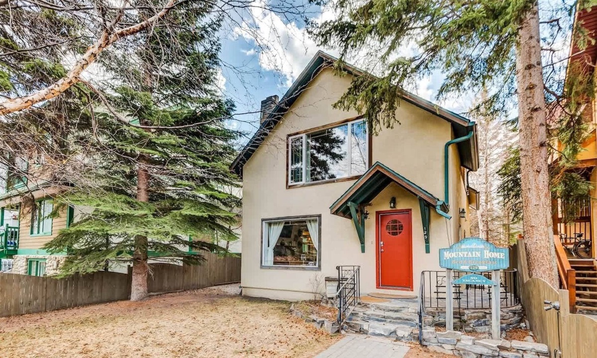 Banff House | Banff Mountain Home- The Real Rockies Experience