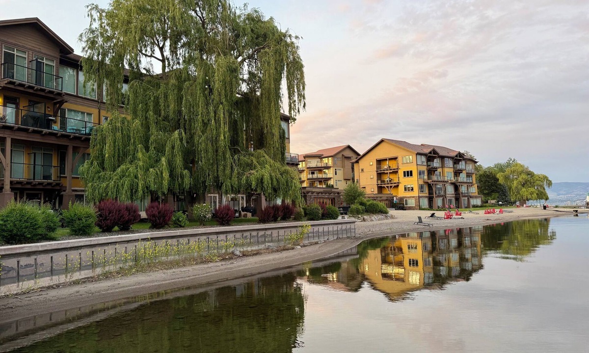 Westbank Condo | Barona Beach Lakefront Main floor Perfect family retreat in West Kelowna.