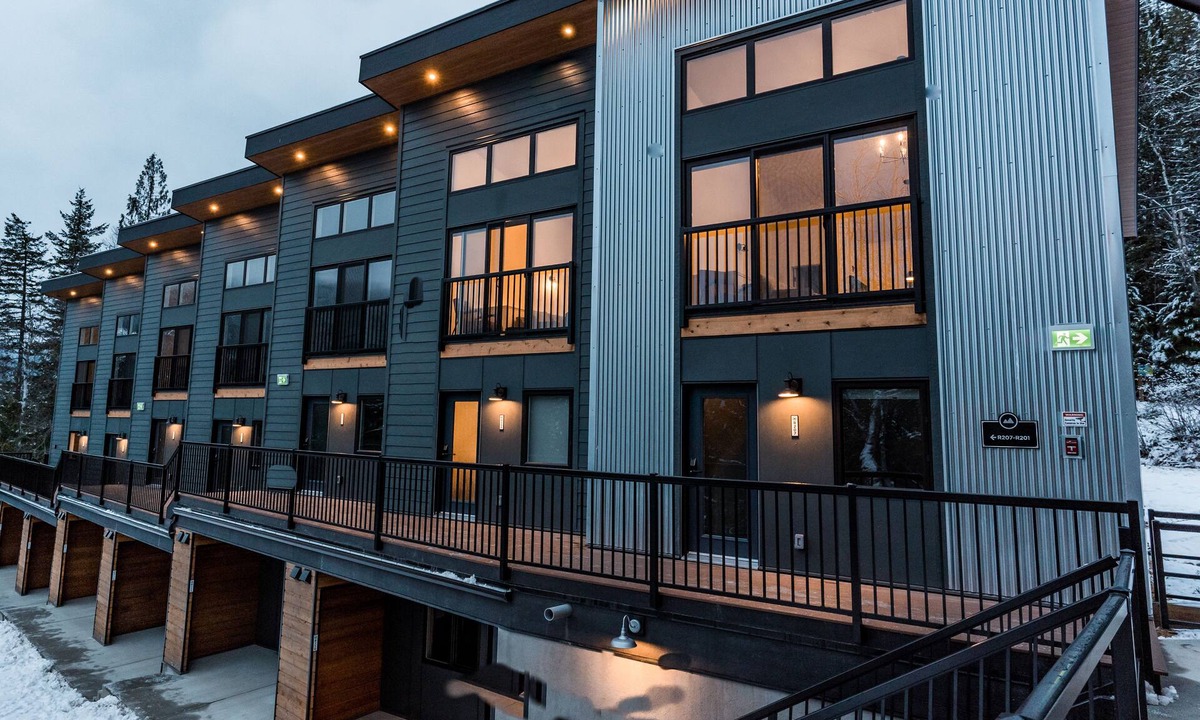 Revelstoke Hotel | Basecamp Resorts Revelstoke I Micro-Suite
