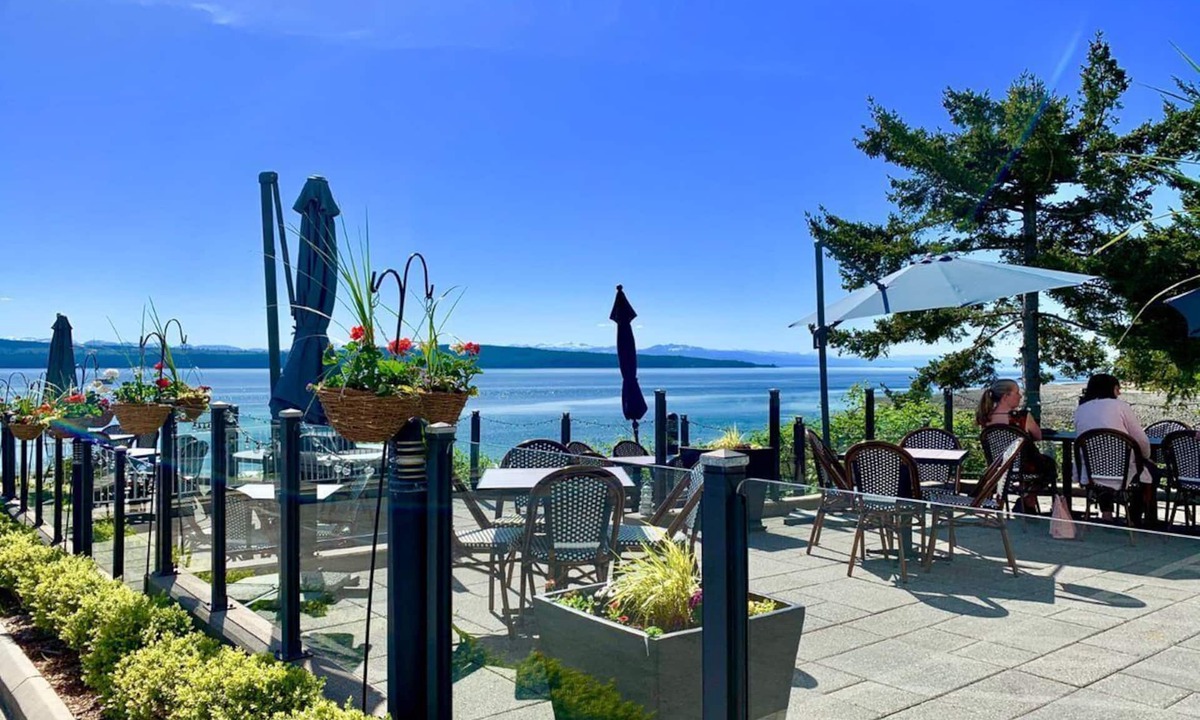 Powell River Hotel | Beach Gardens Resort and Marina