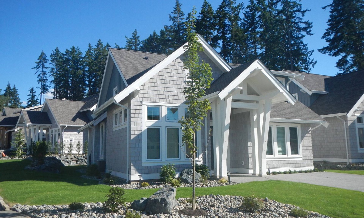 Regional District of Nanaimo House | Beach House at Qualicum Resort | En Suite, Semi En Suite, Pool & Hot Tub!
