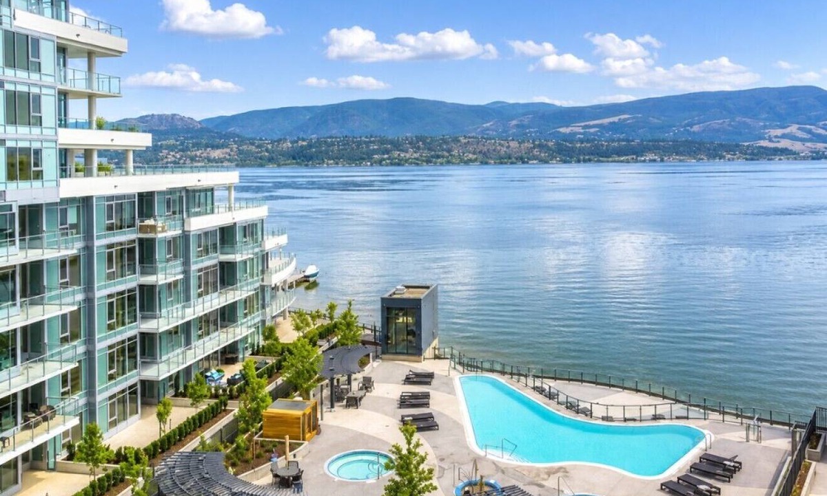 South Pandosy Apartment | Beach Lake View at Aqua 2