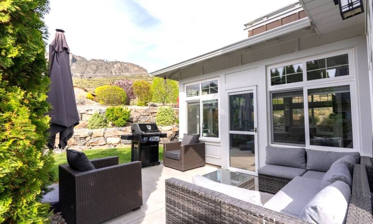 Osoyoos House | Beachy Vibes Retreat #92
