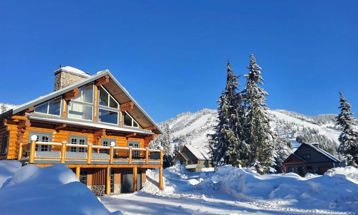 Hemlock Valley Ski Chalet | Bear Behind Lodge
