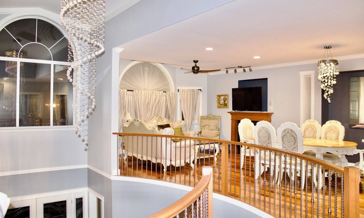 Langford House | Bear Mountain Getaway close to the golf course