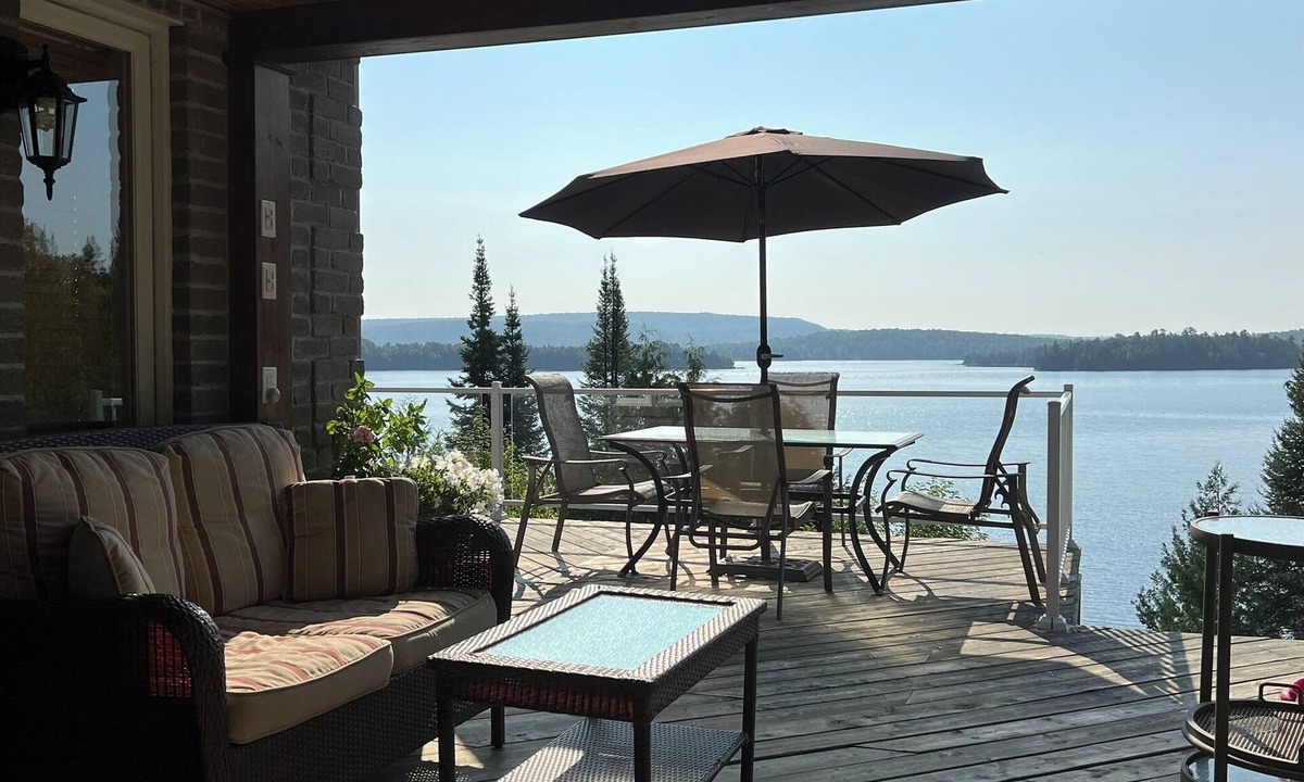 Saint-Aime-du-Lac-des-Iles House | Beautiful waterfront home