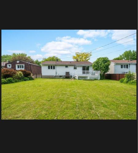 Brossard House | Beautiful Family-Friendly privet basement