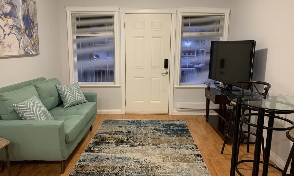 Victoria Apartment | Beautiful ground-level 1-bdrm suite in quiet neighborhood on cul-de-sac