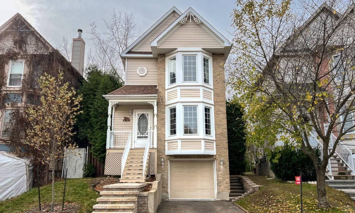 Laval House | Beautiful House in Laval