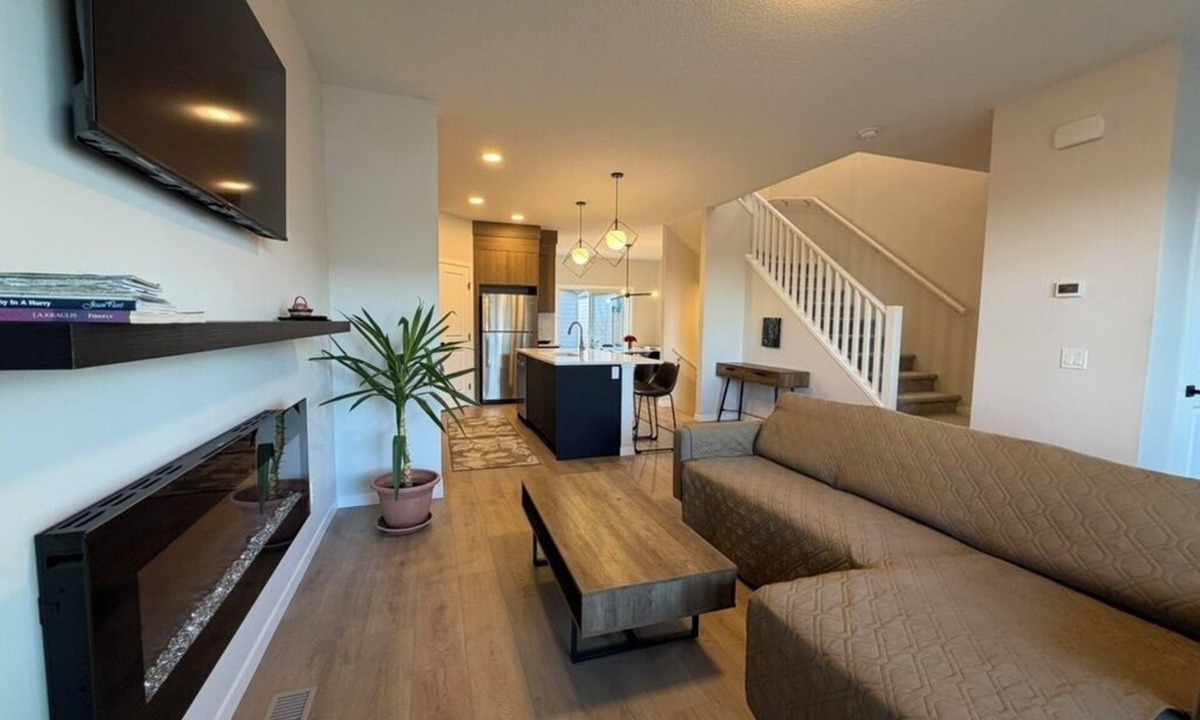 Southwest Calgary House | Beautiful New House in Alpine Park