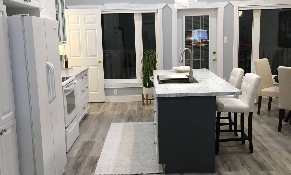 Collingwood Apartment | Beautiful, new, private apartment in Downtown Collingwood. Walk to all amenities