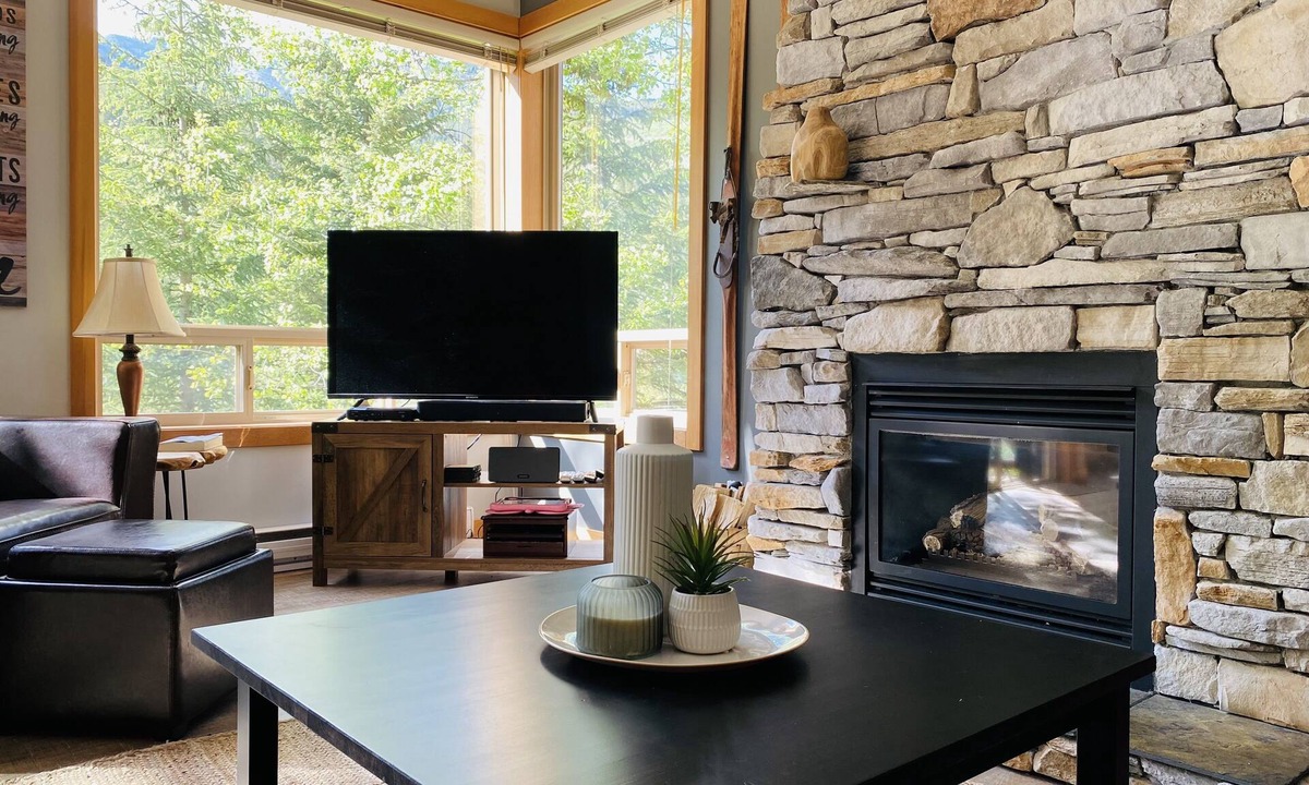 Panorama House | Beautiful Ski In/Out Riverside Retreat at the Base of Panorama ♥️♥️