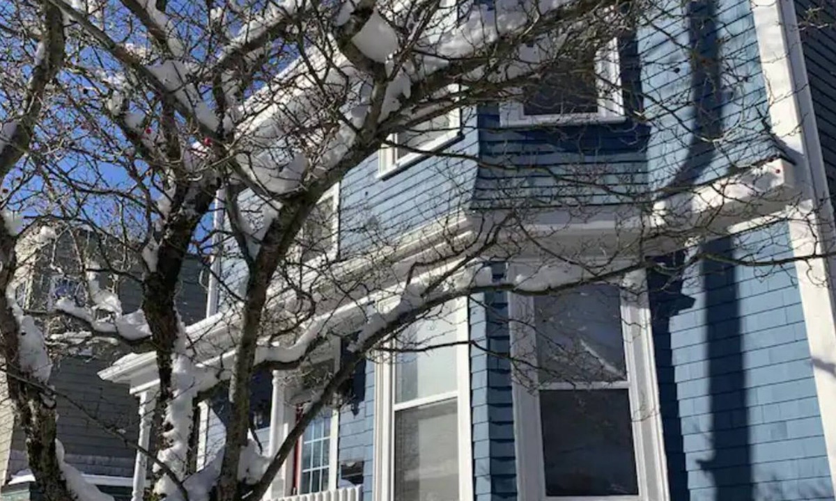 North End Apartment | Beautiful upper 3 bedroom flat in historic Halifax