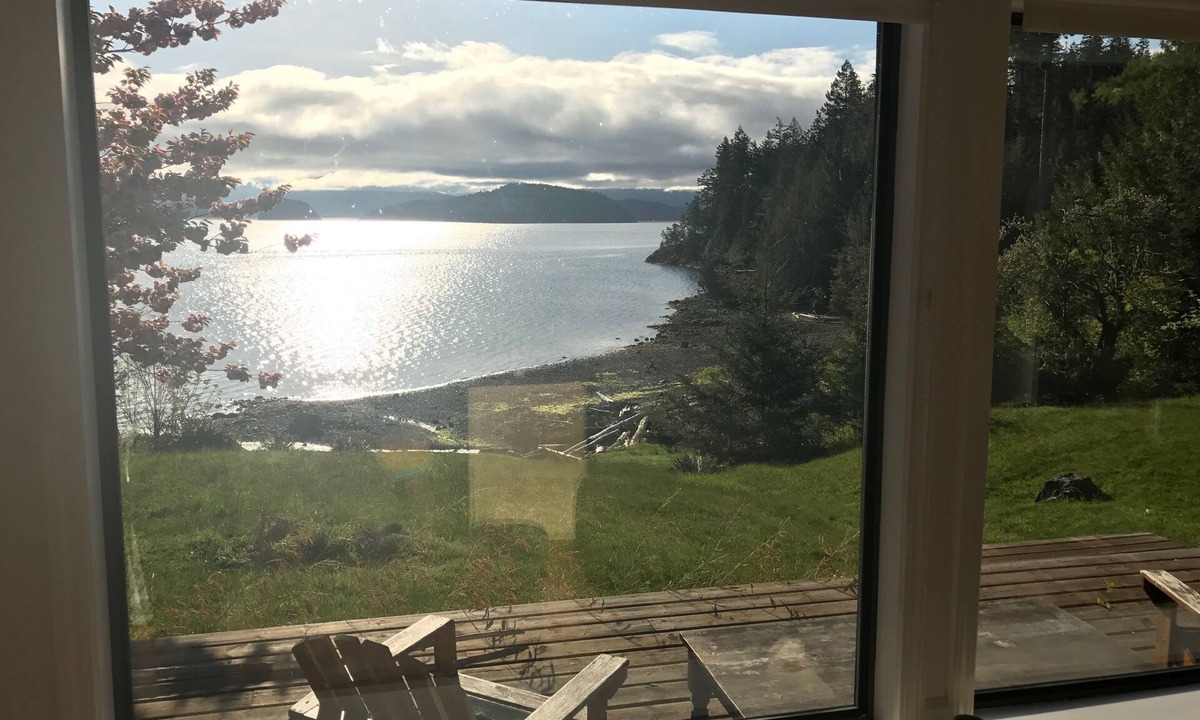 Cortes Island House | Beautiful Waterfront Home With Majestic Views