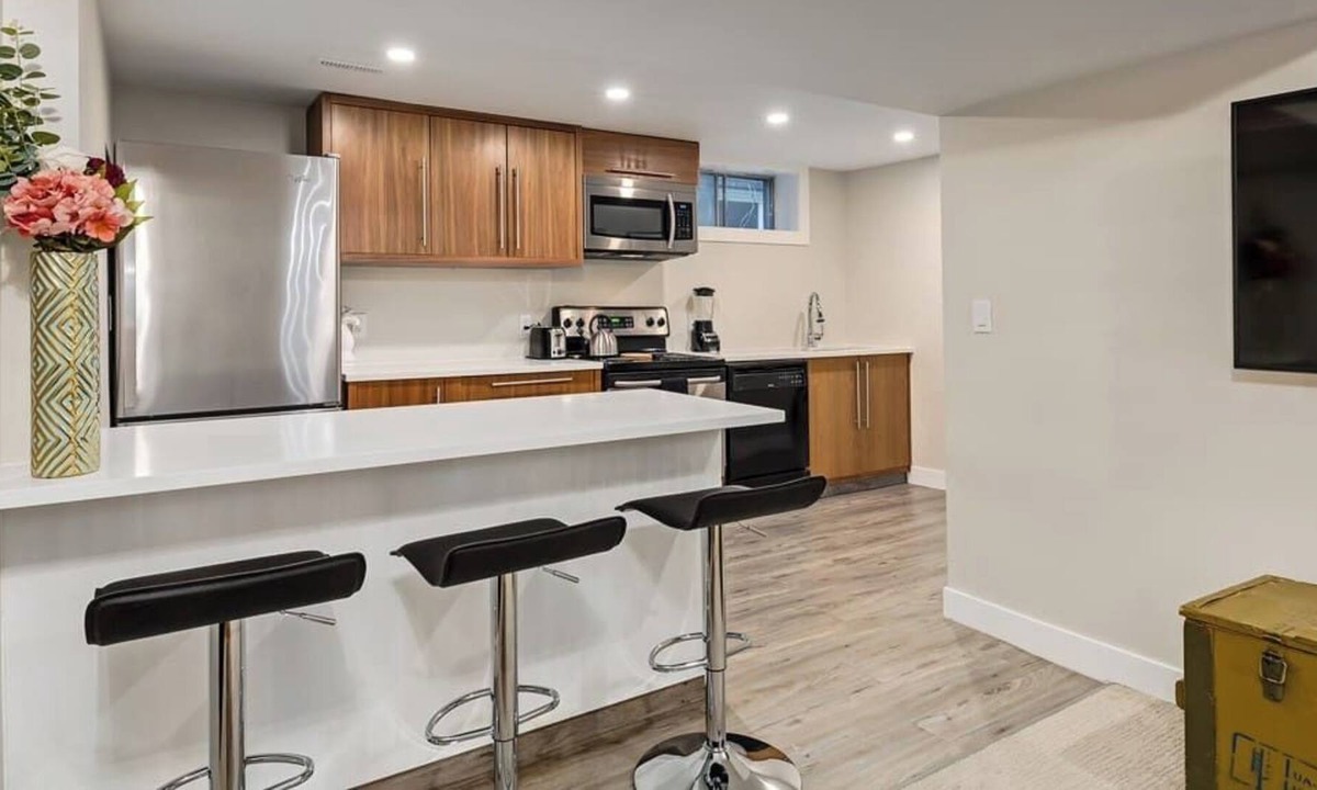 Crescent Heights Apartment | Beautifully renovated, steps from downtown suite
