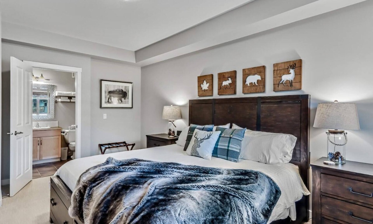 Canmore Condo | Best Relaxing King Bed Suite/Mtn. View, Heated Pool & Hot Tubs & Free Parking