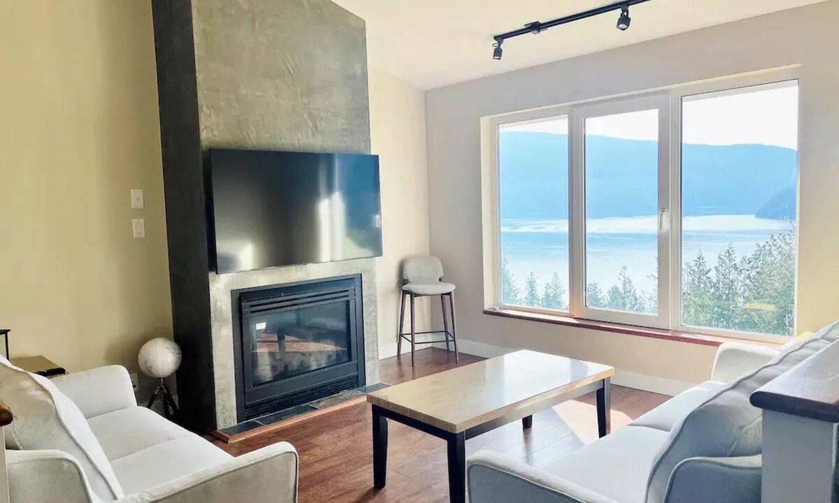 Sicamous Condo | Best views in all of Sicamous!