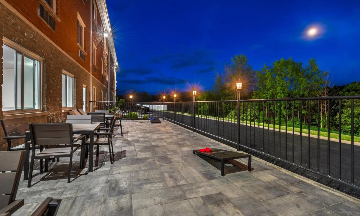 Gananoque Hotel | Best Western Plus 1000 Islands Hotel & Suites
