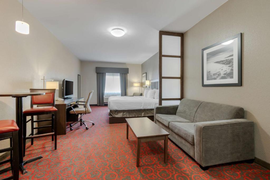 Regina Hotel | Best Western Plus Eastgate Inn & Suites