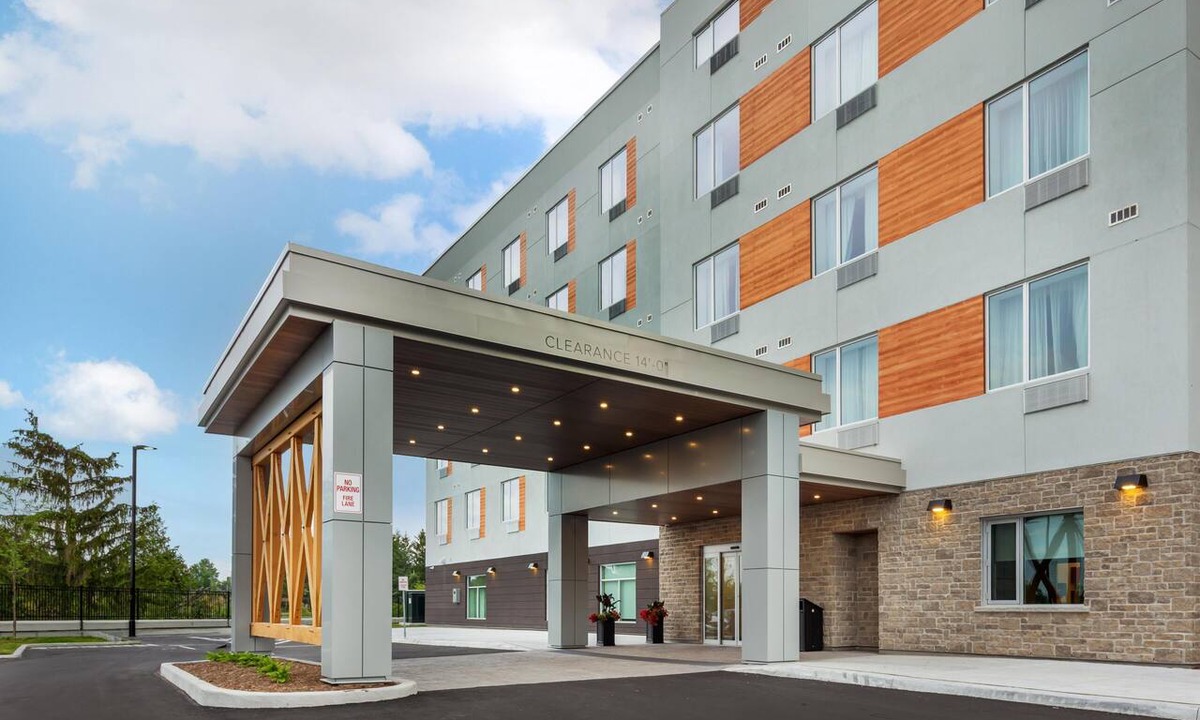 Lindsay Hotel | Best Western Plus Kawartha Lakes Hotel & Suites