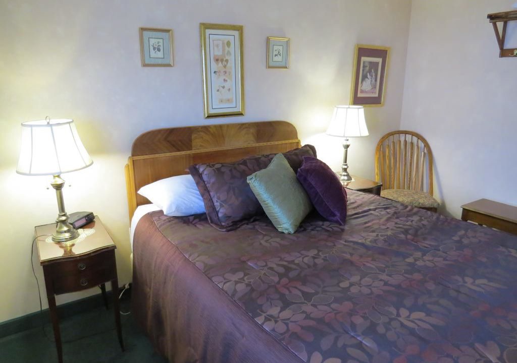 Quesnel House | Billy Barker Casino Hotel - Standard Queen