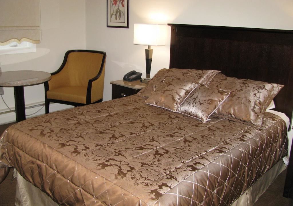 Quesnel House | Billy Barker Casino Hotel - Jr Suites
