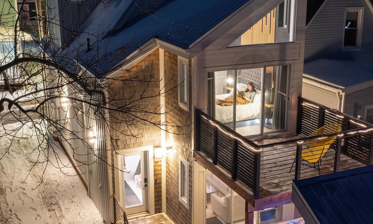 Charlottetown House | Bishop House, Sleeps 8, Downtown with Hot Tub!