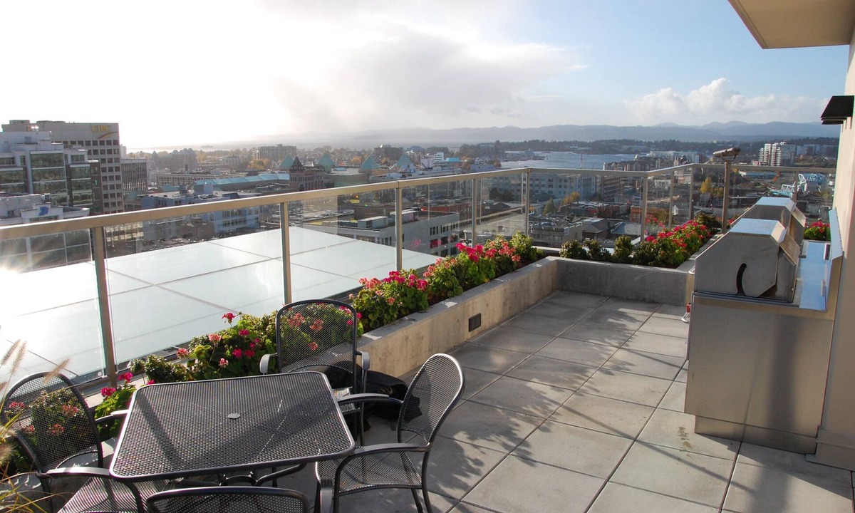 Harris Green Condo | Black Pearl Suite