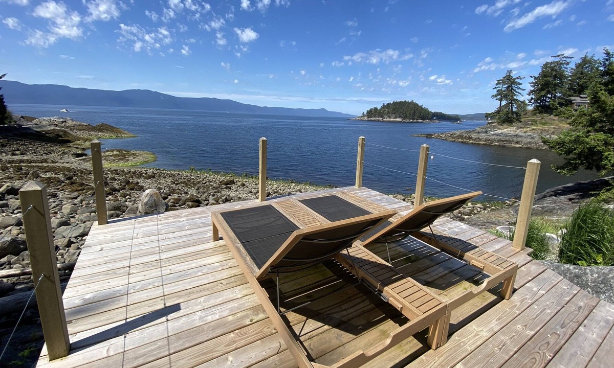 Madeira Park Cabin | Bliss on the Bay seascapes and Island Views ?