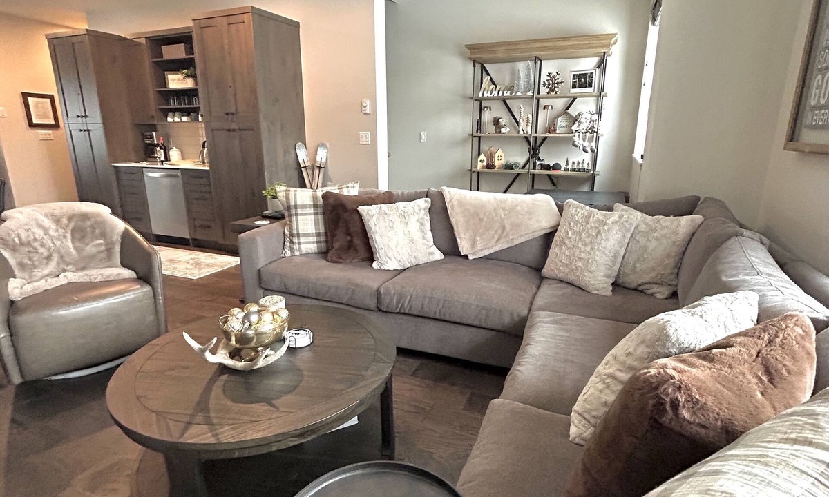 Sun Peaks House | Blue Jaye’s Nest at Echo Landing Unit 44