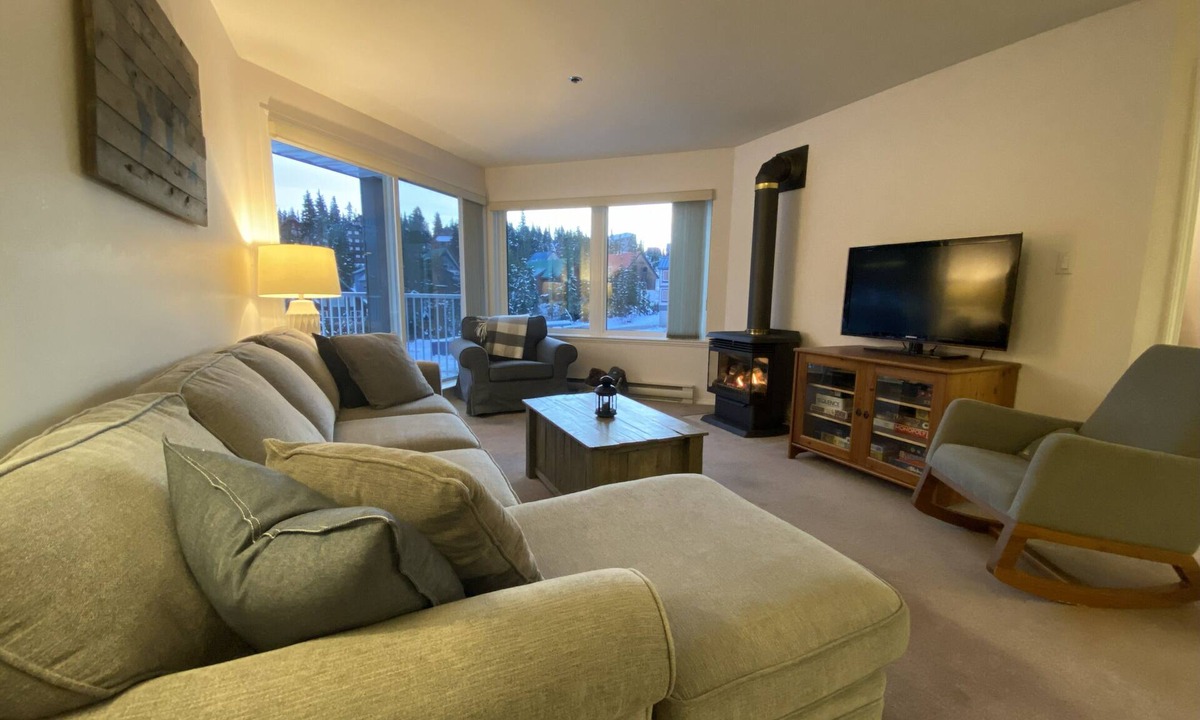 Courtenay Condo | Blueberry Views - lovely 2-bedroom with onsite parking