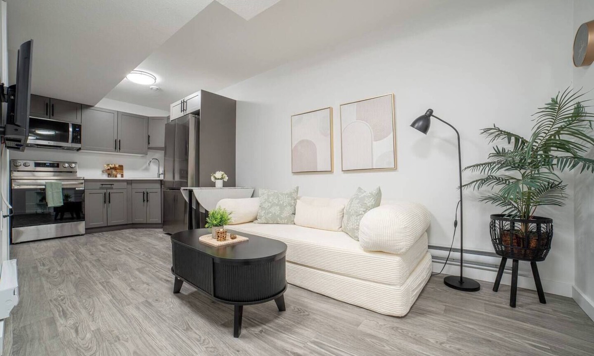 Regina Apartment | Blush-NEW Cozy Boho Suite Near Airport & DT!