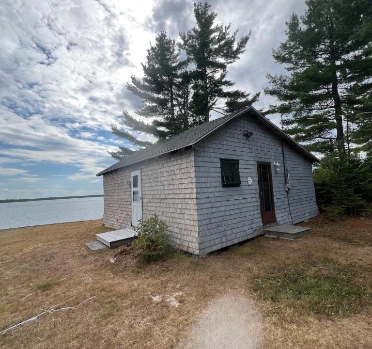 Tabusintac Villa | Bob's Cabin at Wishart's Point Lodge