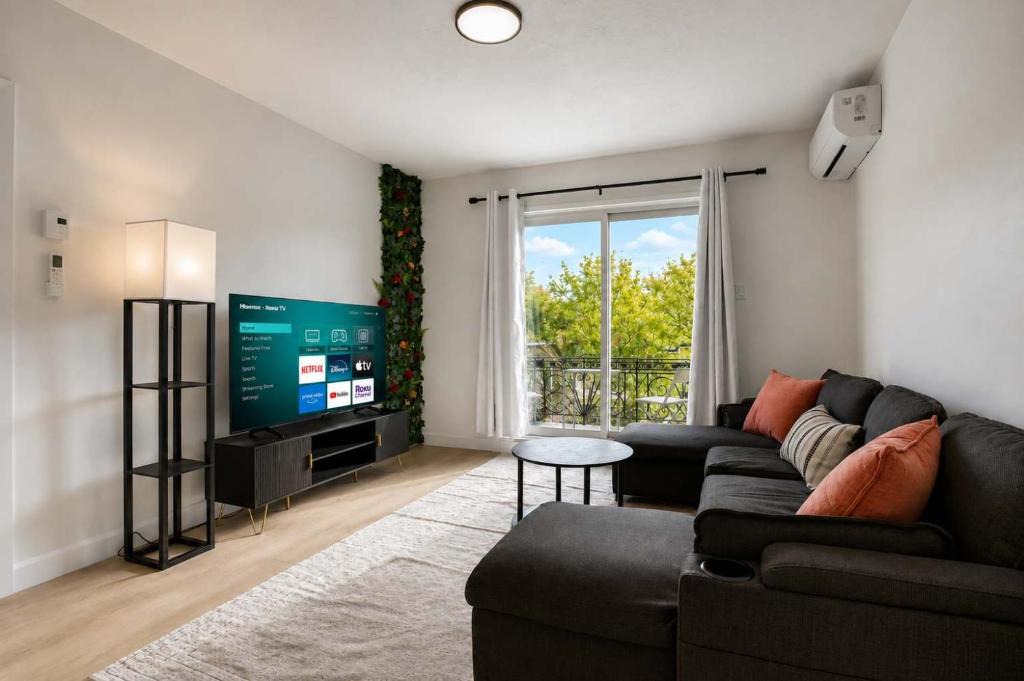 Maizerets Apartment | Boho Chic, 3 Bedrooms, Parking, AC, Unit 8